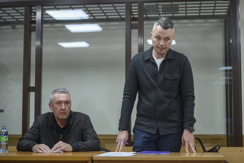 Адвокат Юрий Некрасов (справа) заявил, что документами хищение не подтверждается 