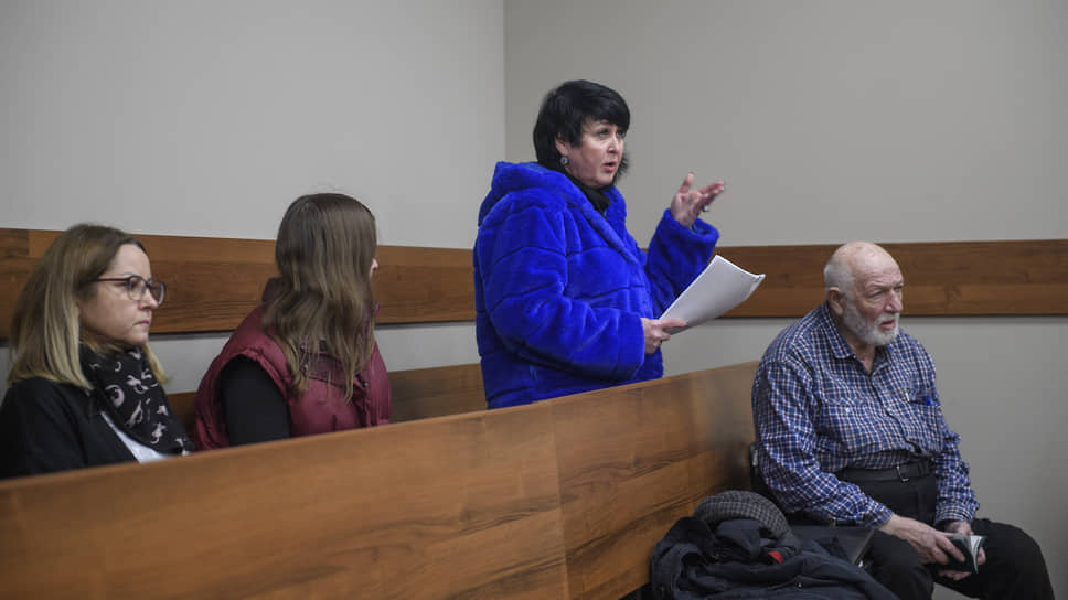 Допрос свидетелей по делу против владельца промбазы в Самосырово
