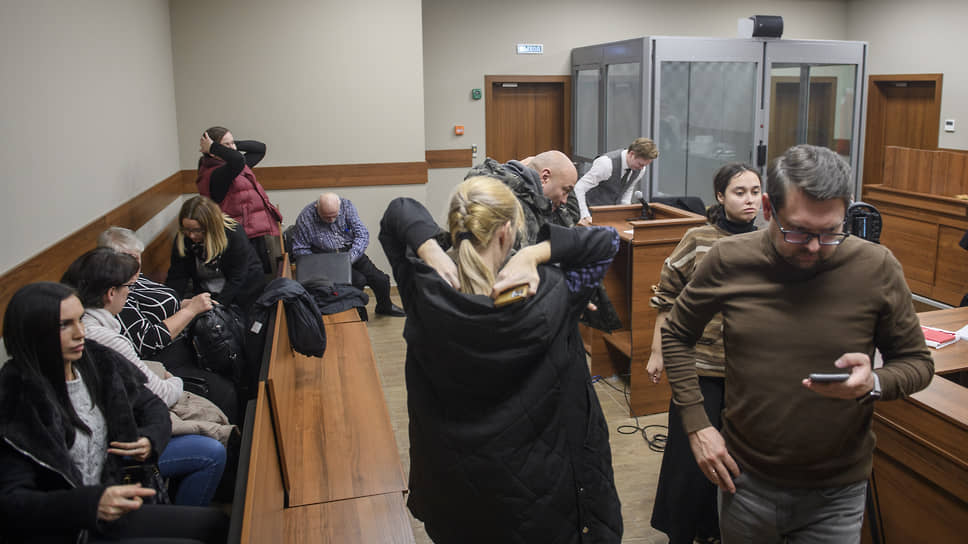 Допрос свидетелей по делу против владельца промбазы в Самосырово
