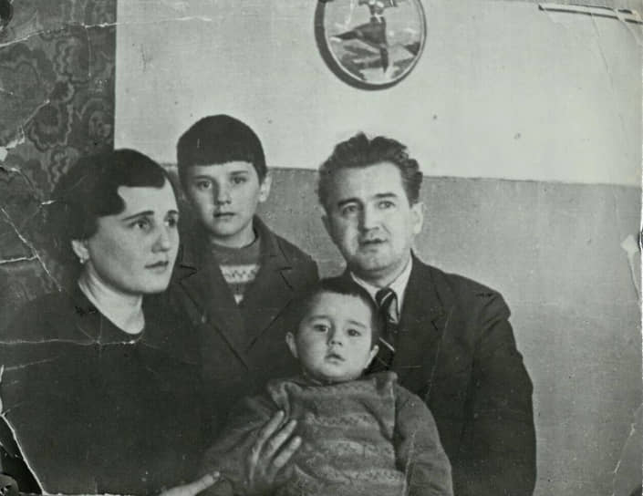 Салих Сайдашев с семьей - жена Сафия, сыновья Науфаль (1930-2000 гг.) и Эмиль (1938-1946 гг.). Супруги познакомились в театре, где Сафия работала кассиршей. Со временем ее брак с композитором распался. Сафия вышла замуж за актера татарского театра Ибрагима Гафурова. Салих Сайдашев помогал супругам: когда у тех не было своего жилья, он выделил им соседнюю комнату, чтобы они не остались на улице.