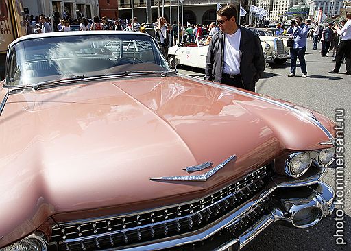 Министр транспорта России Игорь Левитин перед стартом ралли L.U.C Chopard Classic Weekend Rally в Третьяковском проезде. 