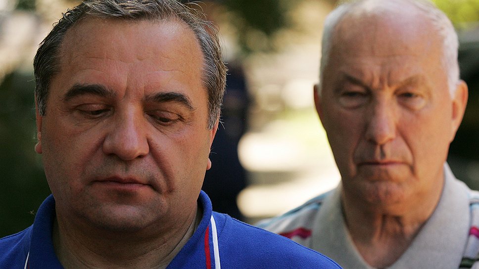 У главы МЧС Владимира Пучкова (слева) мэр Александр Соколов попросил для Хабаровска побольше мощных насосов