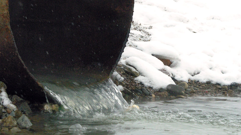 В ходе министерской проверки было установлено, что текущая через старую трубу вода безопасна для окружающей среды