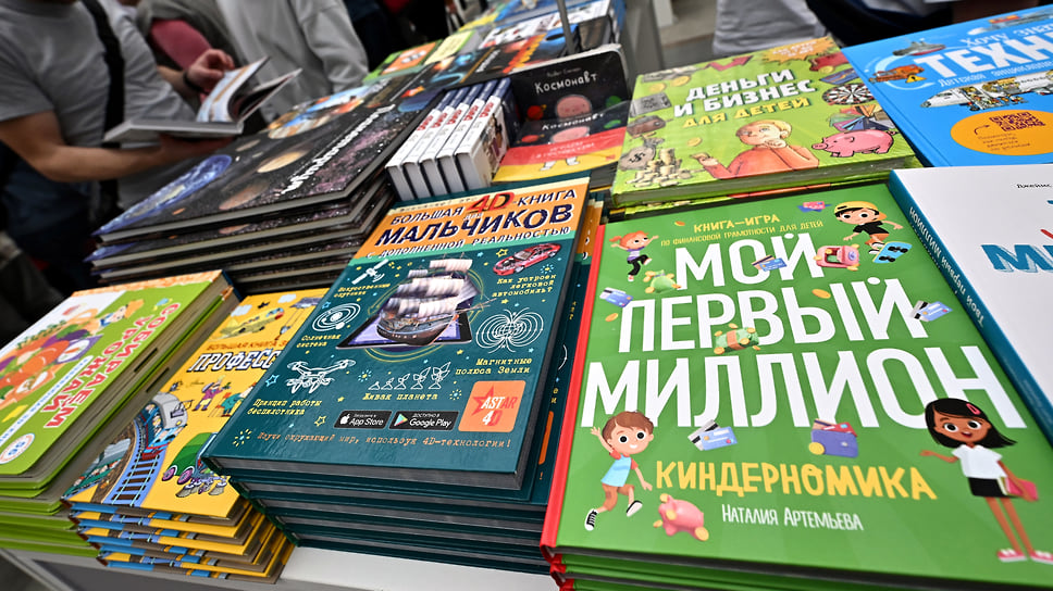 Эксперты констатируют, что люди больше покупают деловую, учебную литературу, а также книги по психологии и саморазвитию