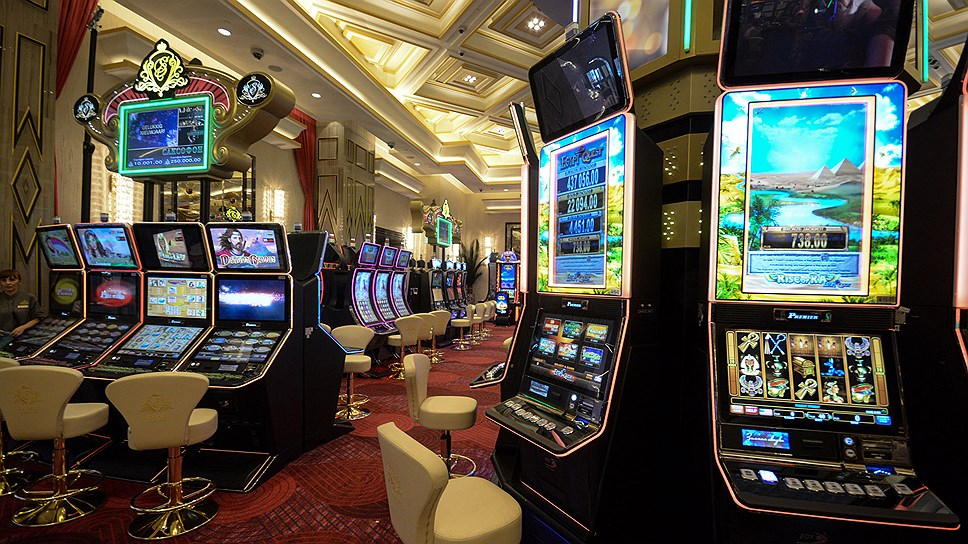 В открывшемся в январе 2017 года в Красной Поляне казино установлено 569 игровых автоматов, 70 игровых столов, 10 из которых - для покера.