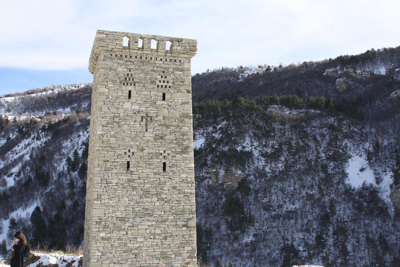 Боевая башня в древнем городе Хой. Часть построек отреставрирована недавно