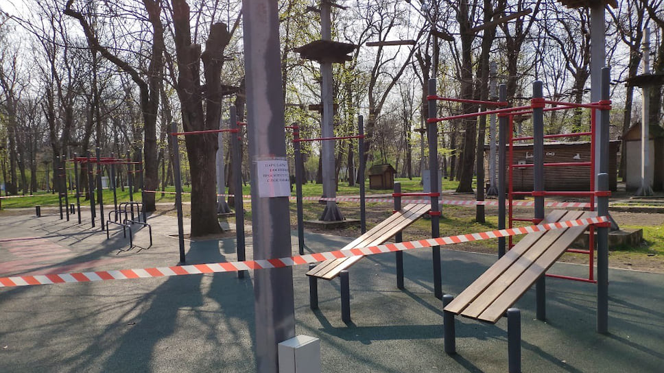 В Краснодаре закрыты для посещения все муниципальные, ведомственные и частные парки и скверы, а также детские и спортивные площадки.