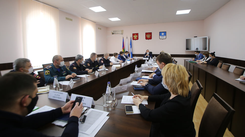 Глава Геленджика Алексей Богодистов проводит заседание городского оперативного штаба по недопущению распространения коронавируса