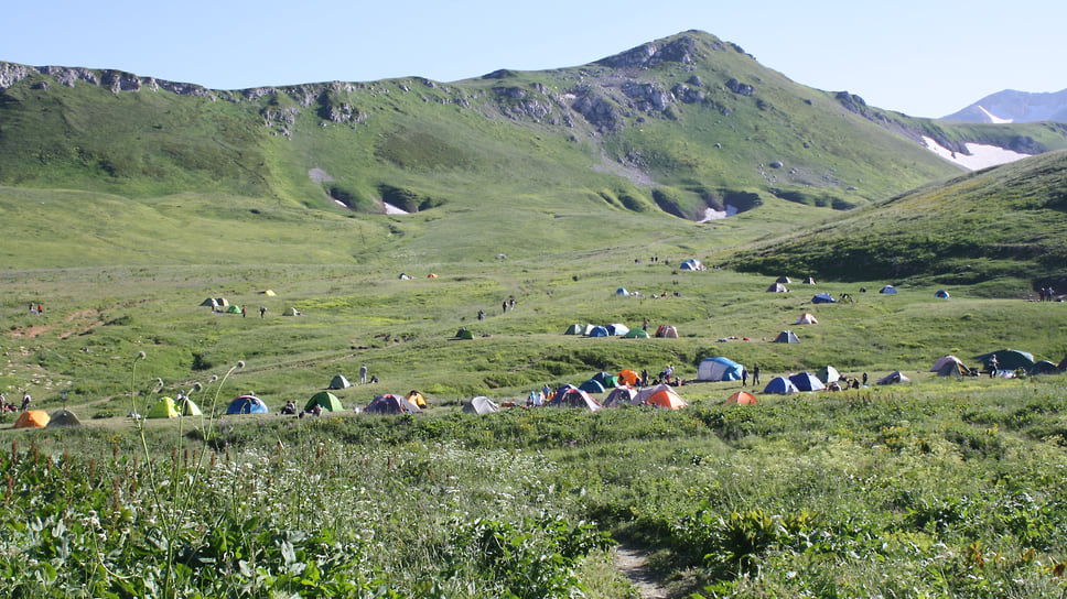 Палаточный лагерь у приюта Оштен