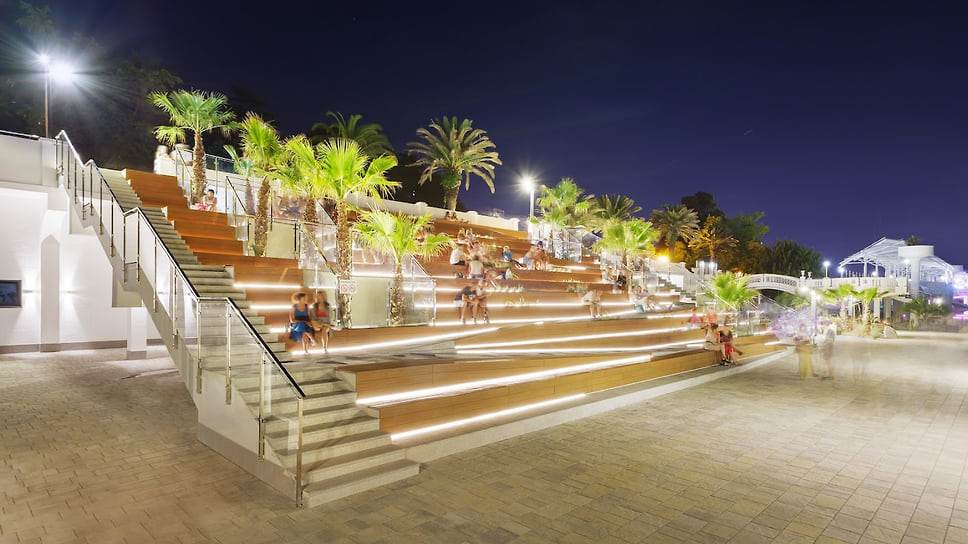 В Сочи инвесторы приступили к третьему этапу реконструкции набережной пляжа «Ривьера» и прилегающей к нему общественной территории.