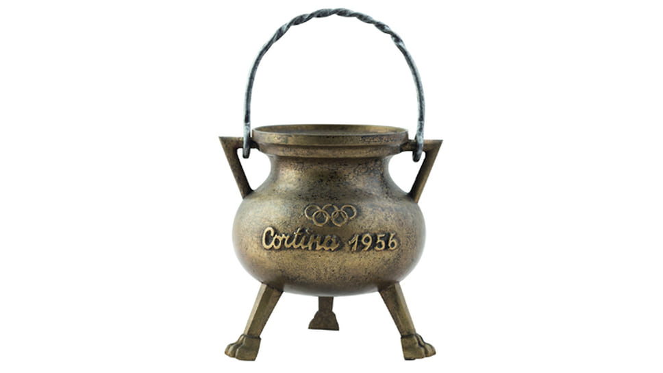 Бронзини — традиционный для Кортина д&#39;Ампеццо котелок ручной работы, который подвешивали у очага. Вручался вместе с медалями и дипломами на Олимпиаде в Кортина д&#39;Ампеццо 1956 г