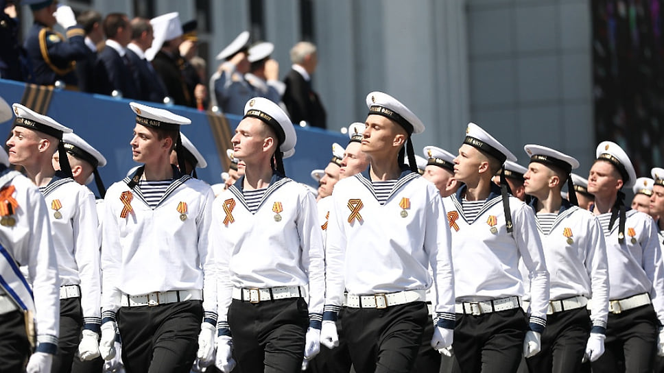 Торжественное прохождение войск в честь 77-й годовщины Великой Победы провели на Главной городской площади Краснодара
