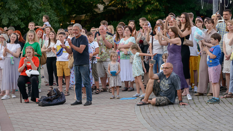 Горожане отдыхают под зажигательные ритмы джаза. 18 июня, г. Краснодар
