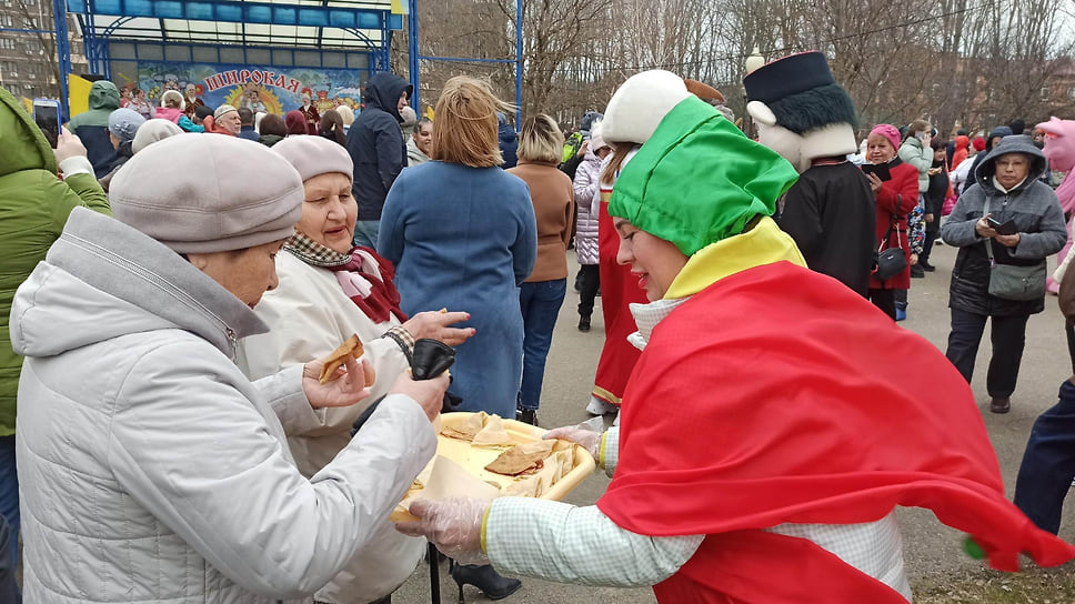 В Горячем Ключе всех желающих угощали блинами
