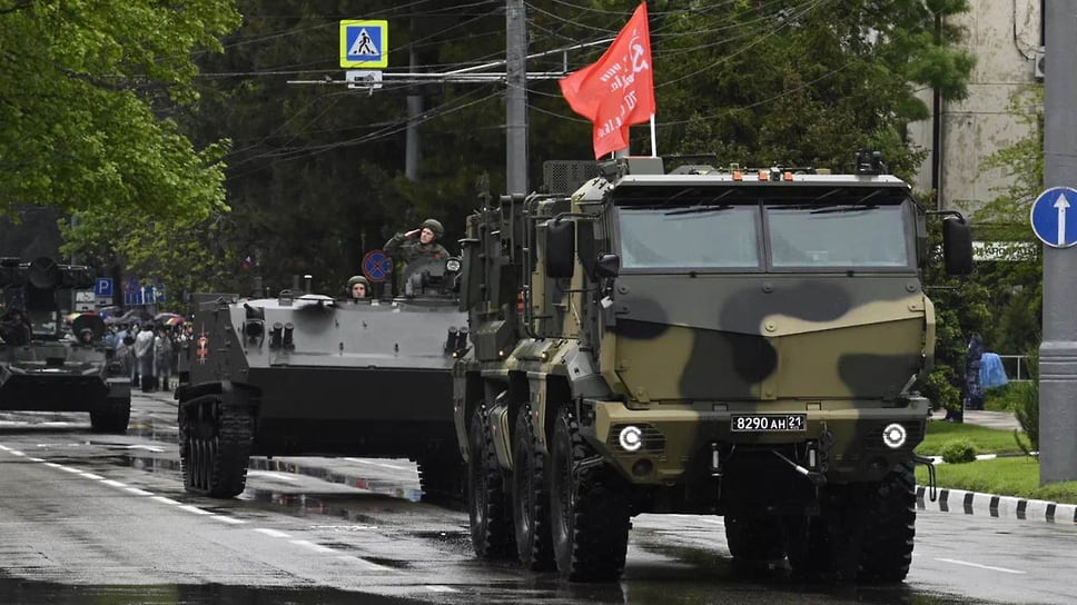 Всего в параде задействовали 28 единиц военной техники
