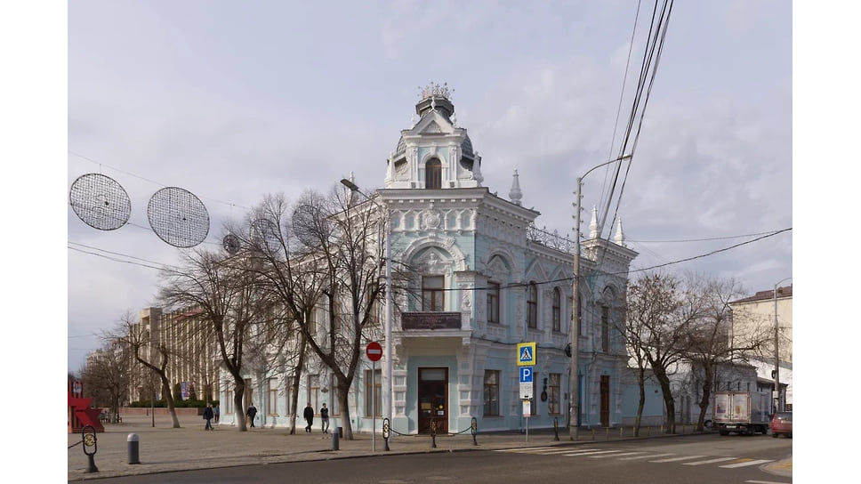 Краевой художественный музей имени Ф.А. Коваленко — один из старейших художественных музеев на Северном Кавказе. Создан в 1904 году крупным русским коллекционером
