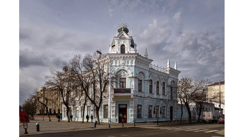 Краевой художественный музей имени Ф.А. Коваленко — один из старейших художественных музеев на Северном Кавказе. Создан в 1904 году крупным русским коллекционером
