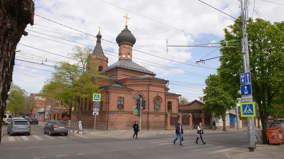 Храм Святого Пророка Ильи (Ильинская церковь). Построен в 1907 году в память всех больных, умерших за пять месяцев эпидемии азиатской холеры
