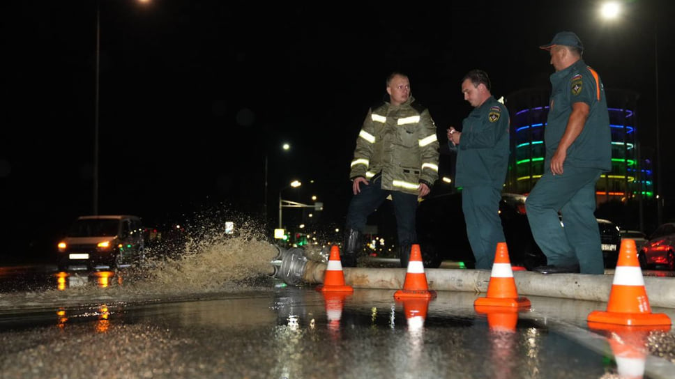 Некоторые участки дорог затопило ночью 10 июля в Сочи
