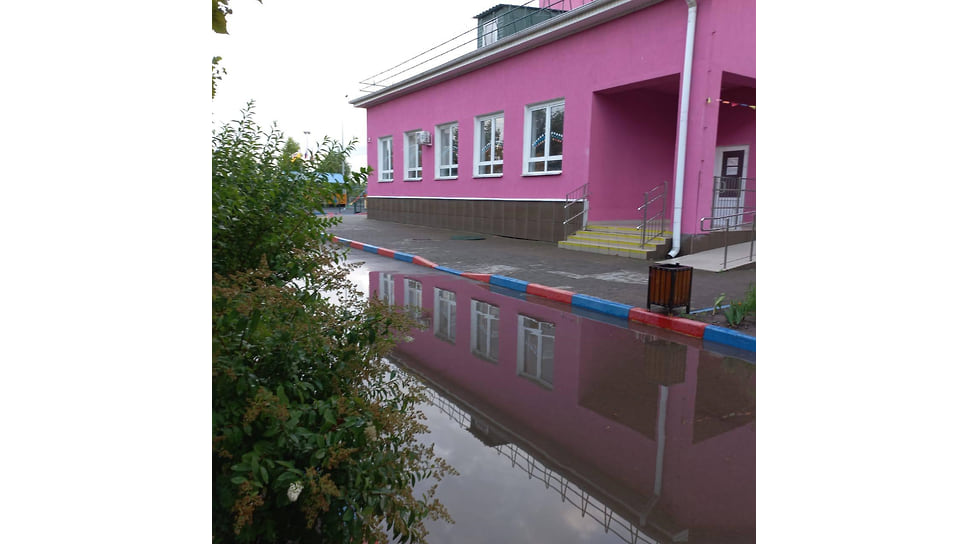 Детский сад «Стрекоза» в Краснодаре подтопило из-за ливней, учреждение временно приостановило работу
