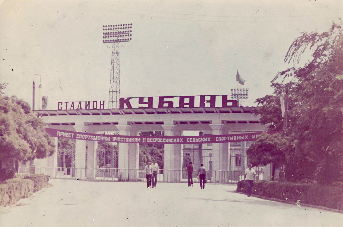 Стадион на день открытия вмещал 20 тыс. посадочных мест, 1961 год