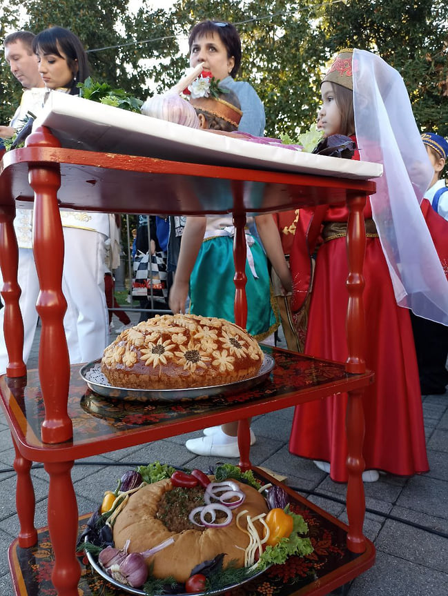 На центральной площади Туапсе провели праздничную программу в честь праздника
