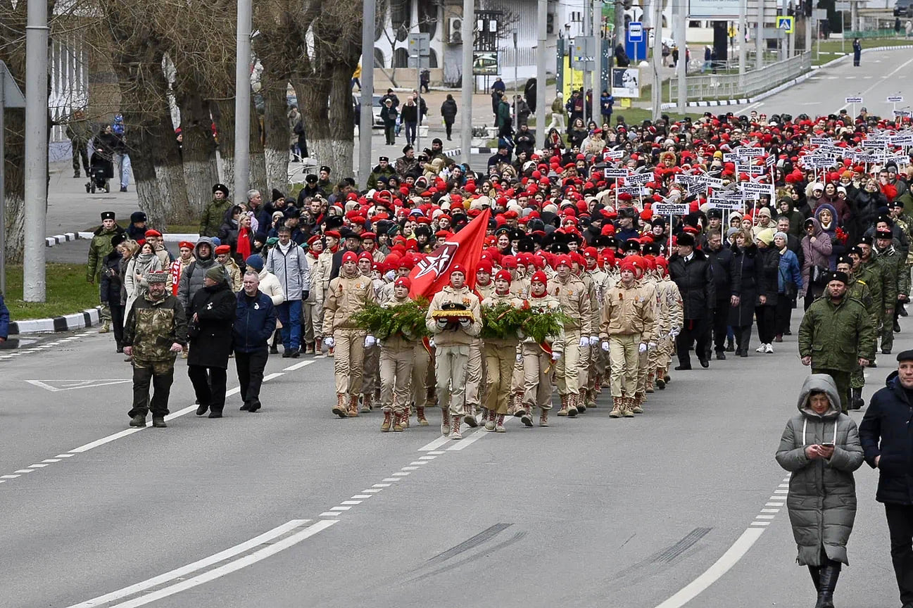 Днем 3 февраля на Малой земле состоялась детско-юношеская военно-патриотическая акция «Белые чайки». По-другому ее называют «Детская Бескозырка»