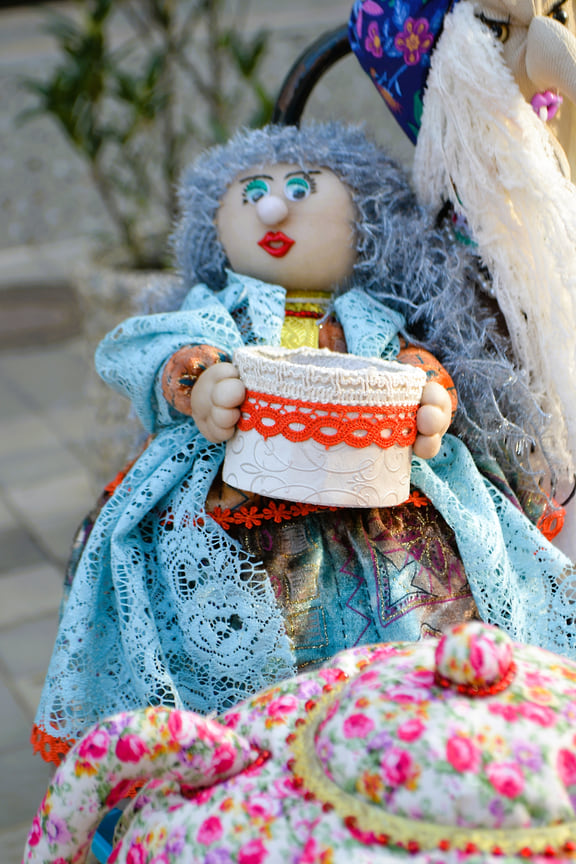 Кукла из ткани на чайник