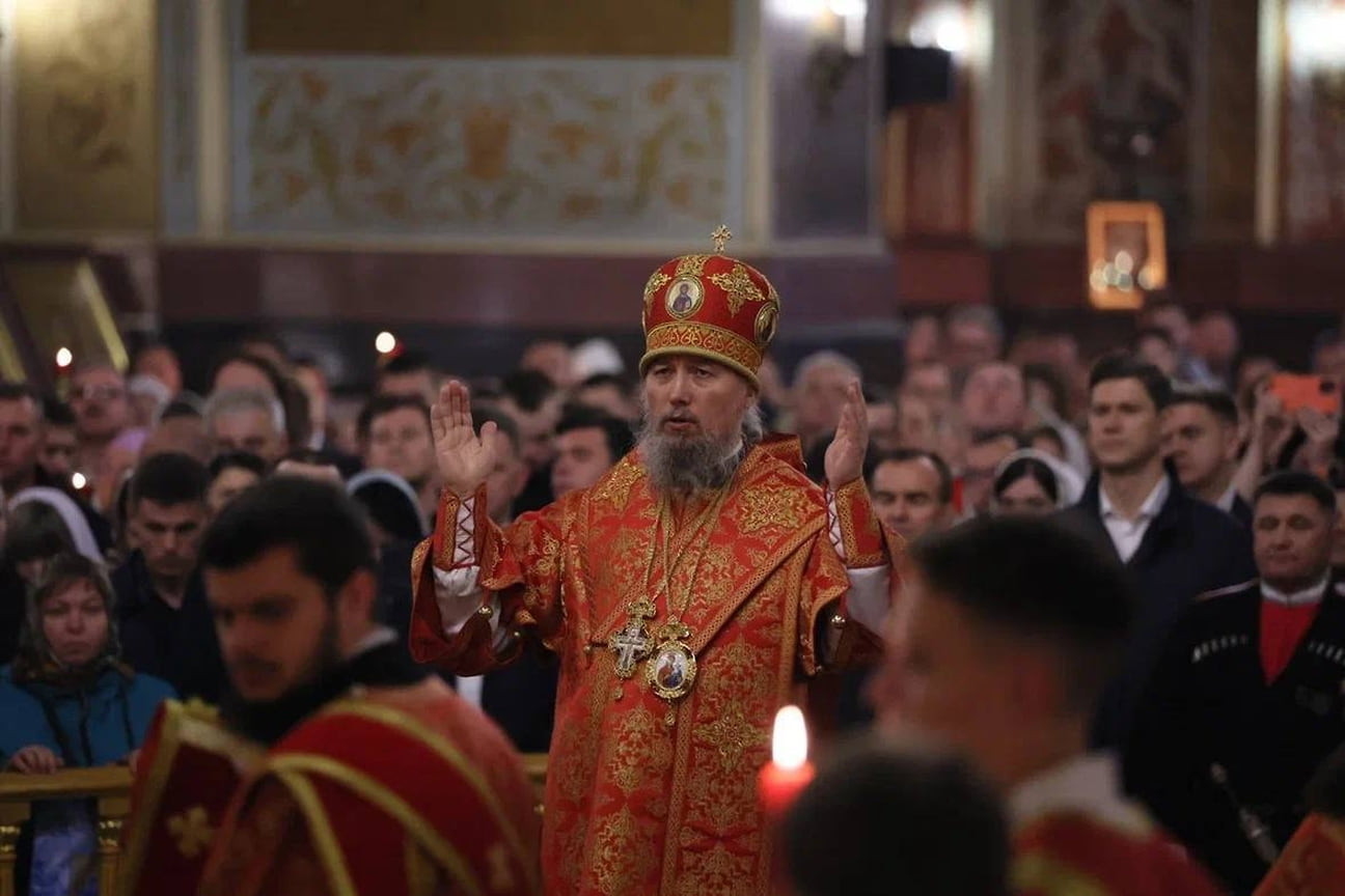 В Свято-Екатерининском кафедральном соборе литургию совершил митрополит Екатеринодарский и Кубанский Василий