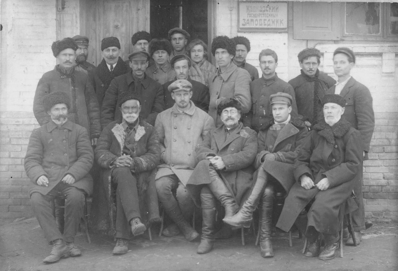 Коллектив заповедника у входа в контору, Майкоп, 1929 год