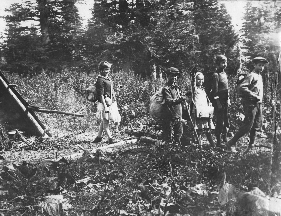 Юннаты в походе через заповедник, 1930 год