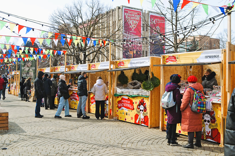 С начала масленичной недели в центре Краснодара работает ярмарка