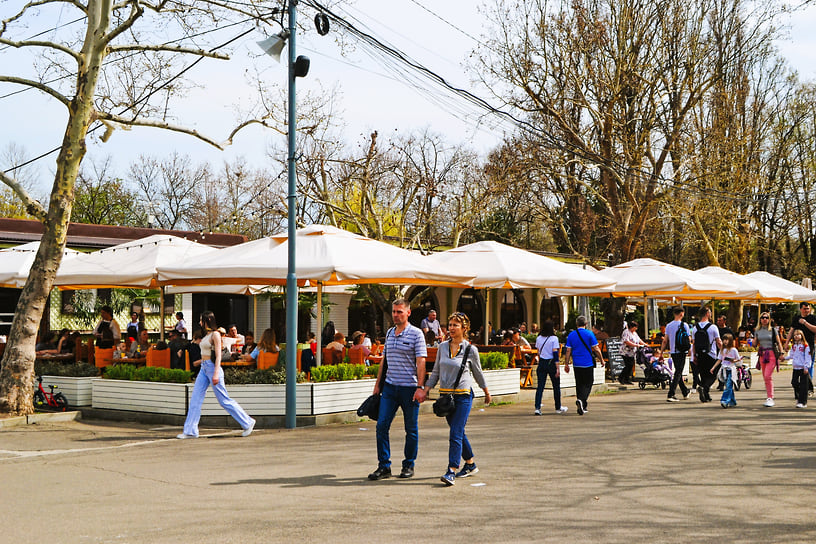 Есть несколько кафе