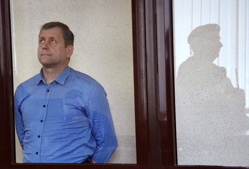 В сентябре 2021 года мать с годовалым сыном находились у вольера с амурскими тиграми, оснащенного отжимными барьерами. Один из хищников травмировал левую руку ребенка, после чего мальчику ампутировали палец. Олег Зубков был осужден Белогорским райсудом на два года и три месяца лишения свободы. В защиту владельца «Тайгана» поднялась общественность, которая сочла, что суд не учел халатность матери.  В октябре 2022 года Верховный суд Крыма отменил обвинительный приговор