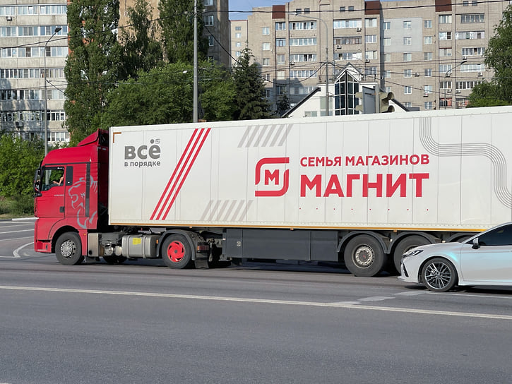 «Если я требую от работников много работать, я сам много работаю. Но если я занимаюсь йогой, своих работников заставлять заниматься йогой — безобразие» &lt;br>К 2001 году сеть «Магнит» насчитывала 160 точек, а к концу 2005-го их количество выросло до 1,5 тыс. 