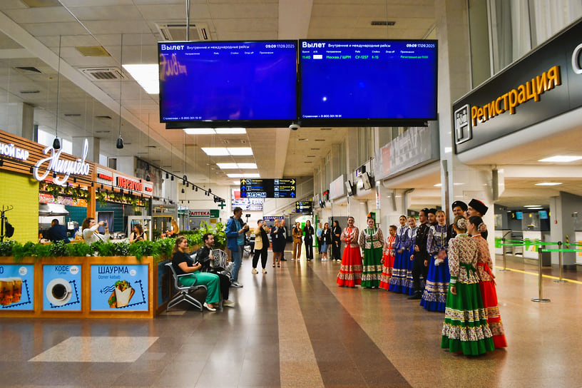 Пассажиров встречал Творческий коллектив Краснодарского государственного института культуры