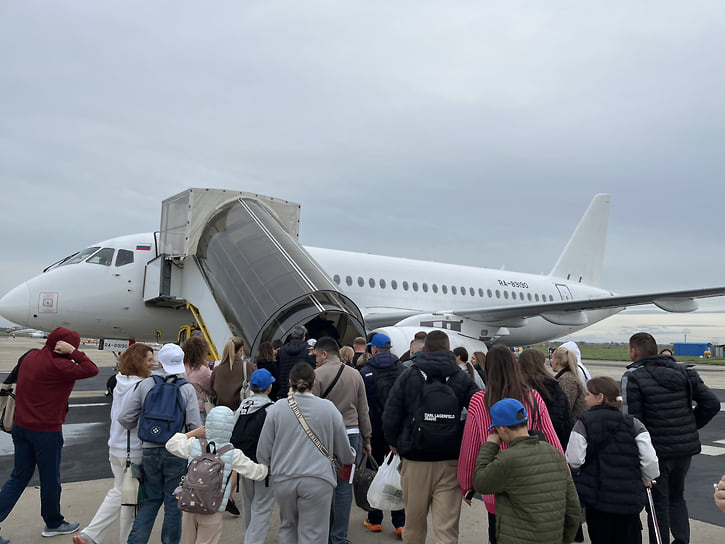 По словам руководителя представительского офиса компании Space Travel в Краснодаре Натальи Евтушенко, после открытия краснодарского аэропорта число бронирований туров из региона по международным направлениям увеличилось на 15-20%. Также туроператоры ожидают открытия полетов из Краснодара в ОАЭ от новых перевозчиков