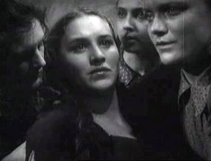 В начале кинокарьеры Нонна Мордюкова мечтала сыграть шолоховскую Аксинью. Однако Сергей Герасимов утвердил на роль в «Тихом Доне» Элину Быстрицкую