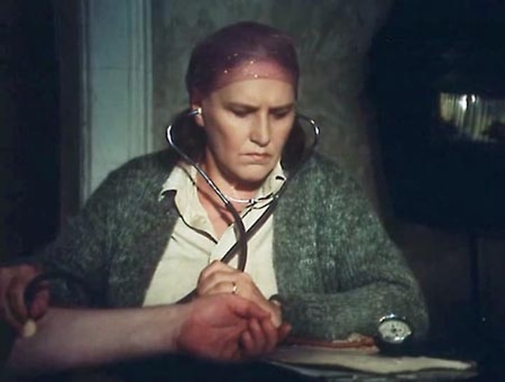 В 1980 году Никита Михалков снимал фильм «Родня». На главную роль утвердили Нонну Мордюкову. Съемки проходили непросто, режиссер и артистка часто спорили