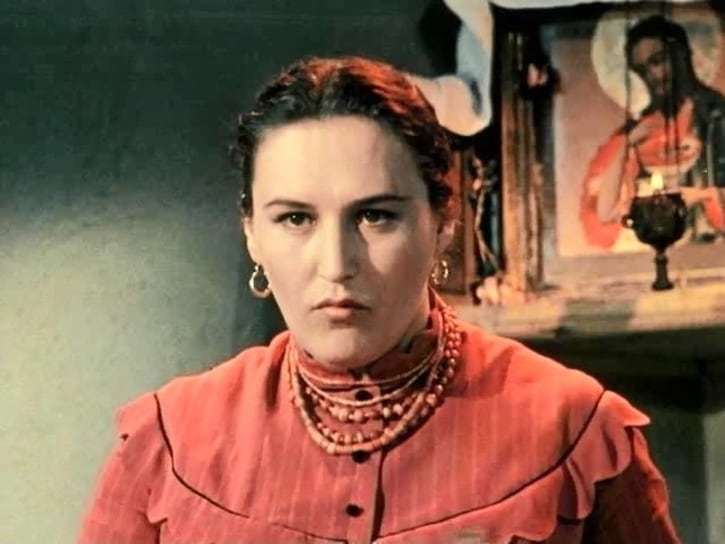 В 1950 году в браке с Вячеславом Тихоновым у Нонны Мордюковой родился сын — Владимир. Но через тринадцать лет супруги развелись