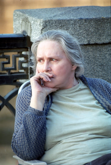 Сын Нонны Мордюковой и Вячеслава Тихонова впоследствии также стал актером, в 1971 году сыграл вместе с матерью в фильме «Русское поле». Владимир Тихонов скончался в возрасте 40 лет от сердечной недостаточности