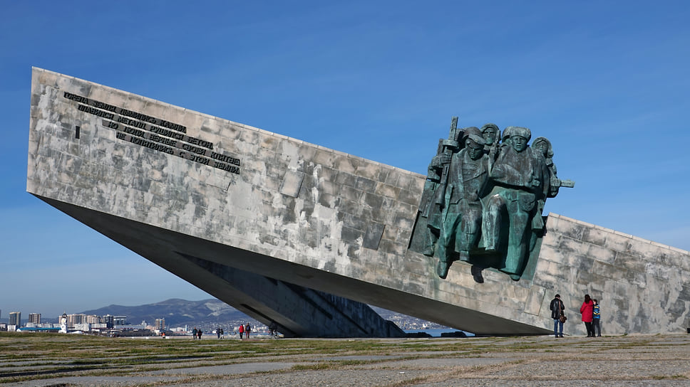 Мемориальный комплекс «Малая земля» расположен в месте, откуда в 1943 году начался решающий штурм вражеских позиций, завершившийся освобождением Новороссийска