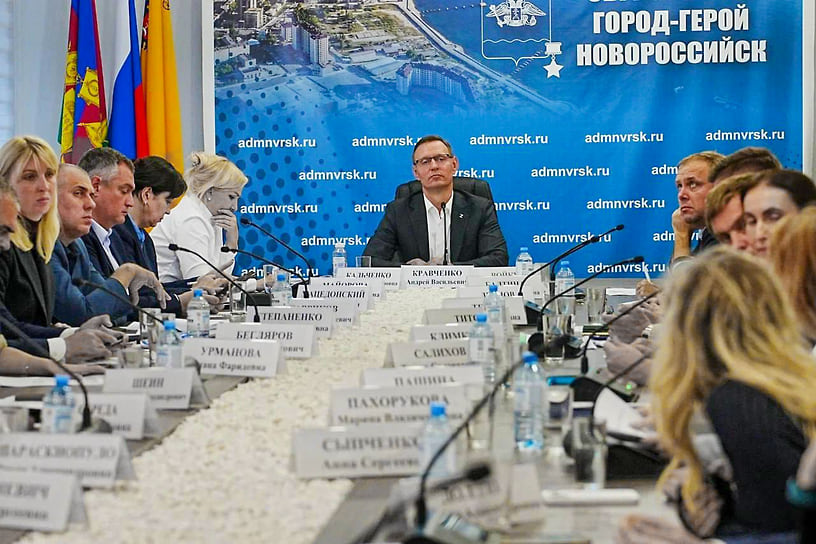 Мэр Новороссийска Андрей Кравченко на встрече с участниками проекта «ГЛАВная команда»