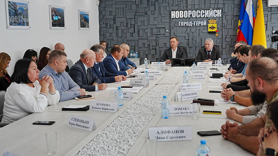 Андрей Кравченко регулярно встречается с волонтерами, чтобы обсудить волнующие их вопросы