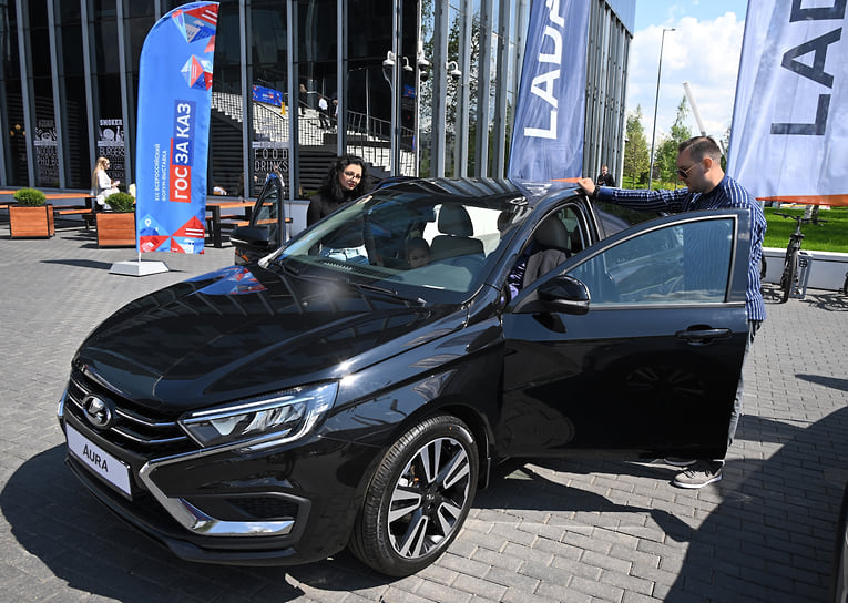 Объем продаж автомобилей Lada сократился в 2025 году на 25% в Краснодарском крае и на 28% — в Ростовской области