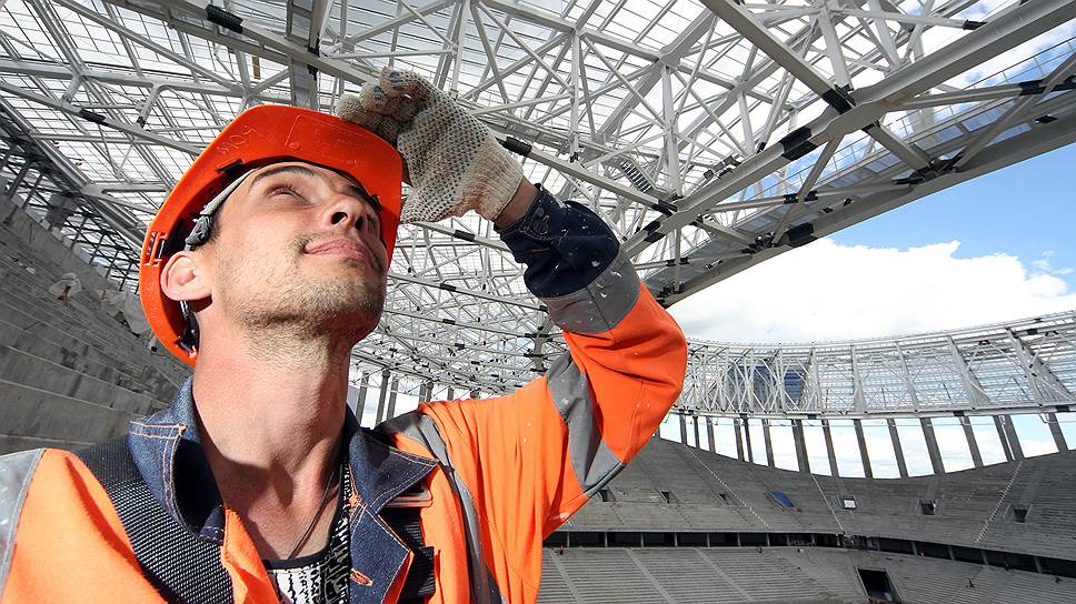 Не все рабочие на стройке нижегородского стадиона с оптимизмом смотрят в будущее