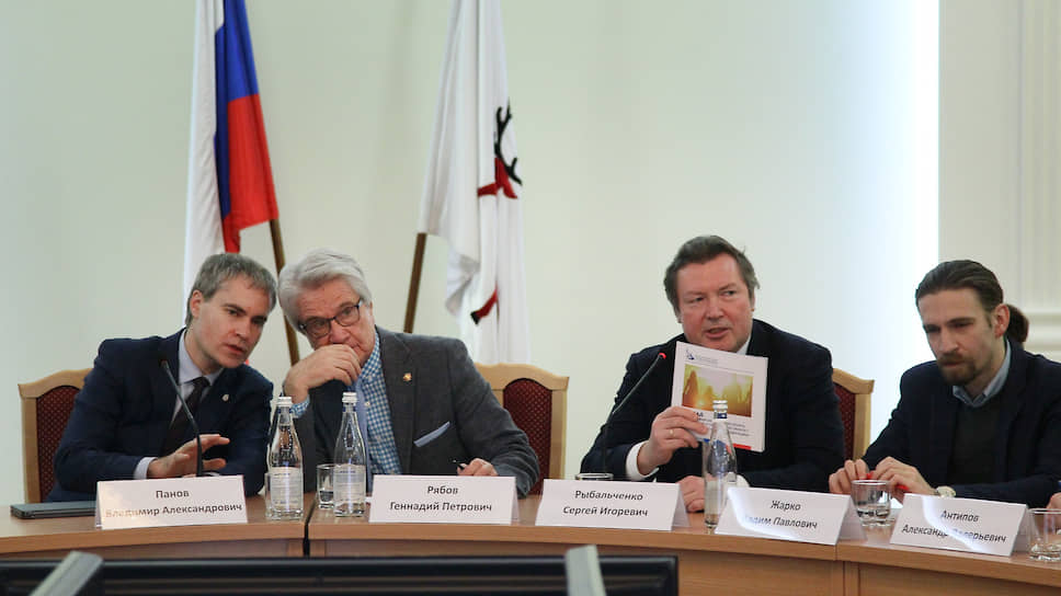 В Общественной ­палате глава города Владимир Панов участвовал в коллективном ­отчете