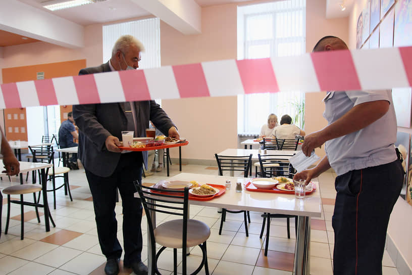 Нижегородцам ­обещают не закрывать рестораны, но агитируют ­прививаться