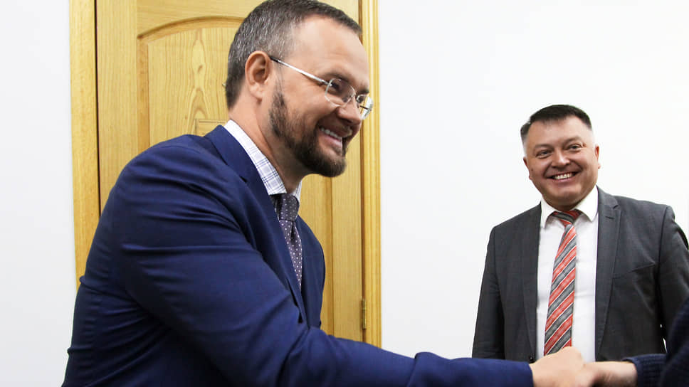 Сергей Морозов (слева) уверен, что Иван Каргин (справа) будет более расположен к застройщикам