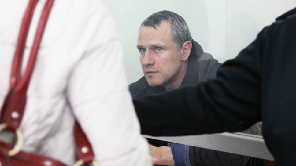 Олег Кручинин объяснил признание в получении взятки опасением за судьбу родных